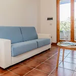 Guesthost - Bright Near La Pelosa Beach, Wifi & Parking! Stintino
