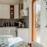 Guesthost - Bright Near La Pelosa Beach, Wifi & Parking!