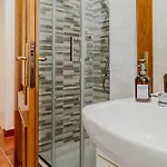 Guesthost - Bright Near La Pelosa Beach, Wifi & Parking! Stintino
