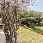 Guesthost - Bright Near La Pelosa Beach, Wifi & Parking! Lejlighed *