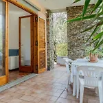 Guesthost - Bright Near La Pelosa Beach, Wifi & Parking! *