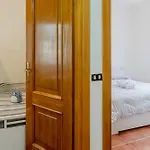 Guesthost - Bright Near La Pelosa Beach, Wifi & Parking!