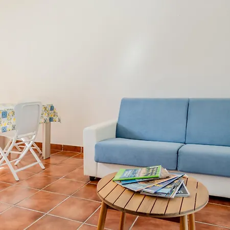 Guesthost - Bright Near La Pelosa Beach, Wifi & Parking! *