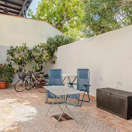 Guesthost - Bright Near La Pelosa Beach, Wifi & Parking!