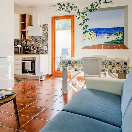 Guesthost - Bright Near La Pelosa Beach, Wifi & Parking! Apartamento *