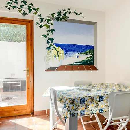Apartamento Guesthost - Bright Near La Pelosa Beach, Wifi & Parking! Stintino