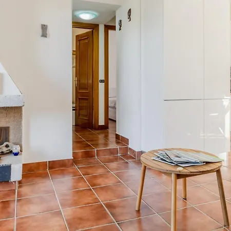 Guesthost - Bright Near La Pelosa Beach, Wifi & Parking! Apartamento *
