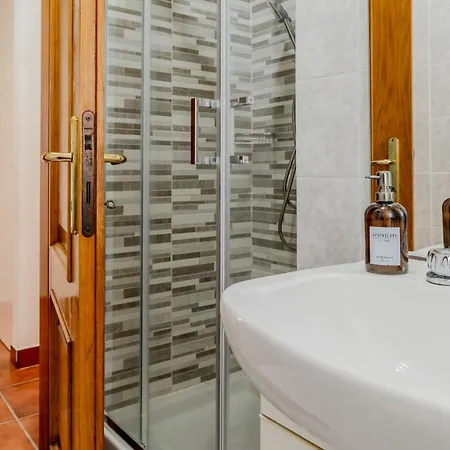 Guesthost - Bright Near La Pelosa Beach, Wifi & Parking! Stintino