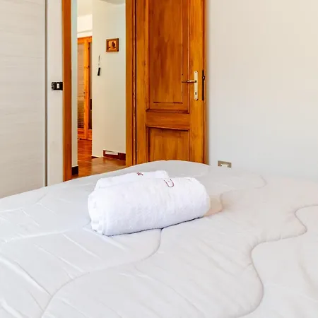Guesthost - Bright Near La Pelosa Beach, Wifi & Parking! Apartamento