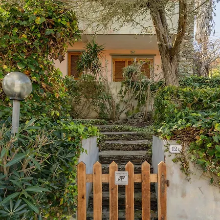 Apartamento Guesthost - Bright Near La Pelosa Beach, Wifi & Parking! Stintino