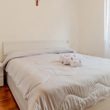 Apartamento Guesthost - Bright Near La Pelosa Beach, Wifi & Parking!