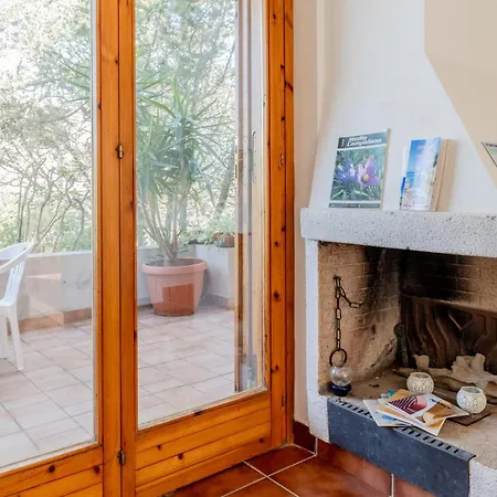 Guesthost - Bright Near La Pelosa Beach, Wifi & Parking! *