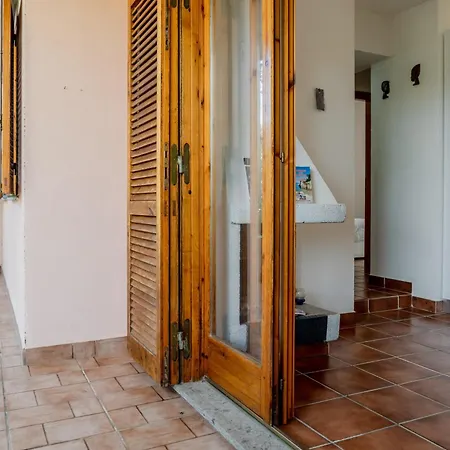 Guesthost - Bright Near La Pelosa Beach, Wifi & Parking! Stintino
