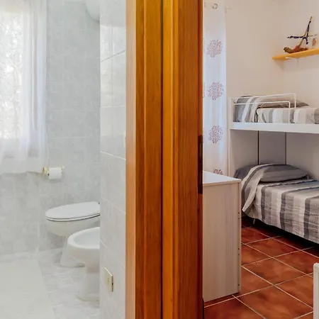 Guesthost - Bright Near La Pelosa Beach, Wifi & Parking! Apartamento