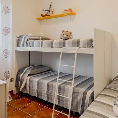 Apartamento Guesthost - Bright Near La Pelosa Beach, Wifi & Parking! *