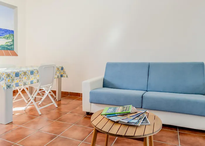 Guesthost - Bright Near La Pelosa Beach, Wifi & Parking! *