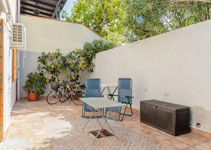Guesthost - Bright Near La Pelosa Beach, Wifi & Parking!