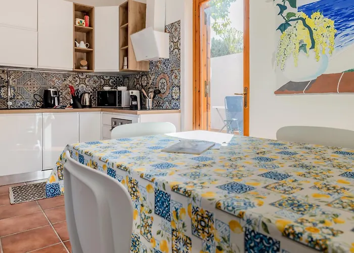 Apartment Guesthost - Bright Near La Pelosa Beach, Wifi & Parking! *