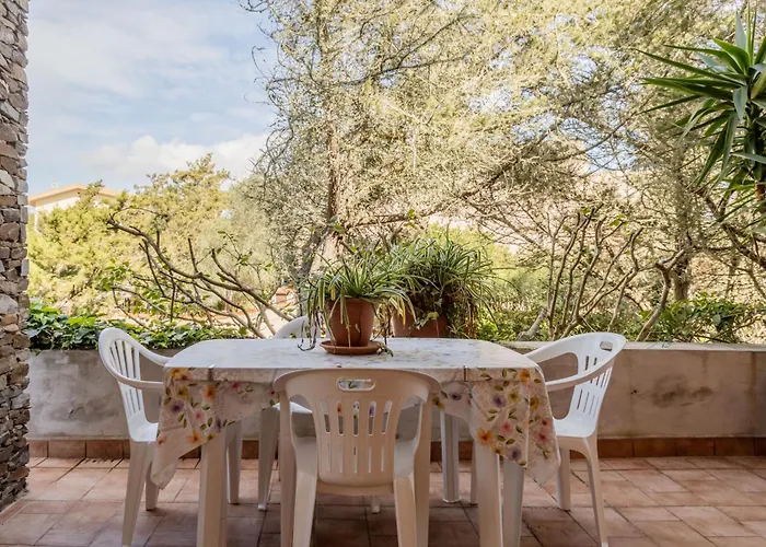 Apartment Guesthost - Bright Near La Pelosa Beach, Wifi & Parking! *