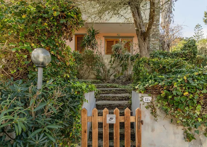 Apartment Guesthost - Bright Near La Pelosa Beach, Wifi & Parking! Stintino