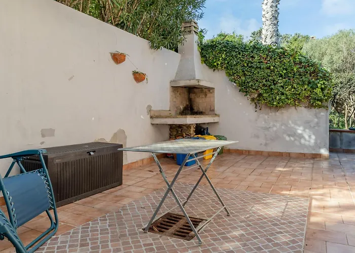 Guesthost - Bright Near La Pelosa Beach, Wifi & Parking! * Stintino