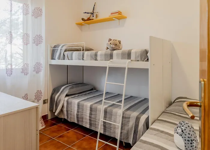 Apartment Guesthost - Bright Near La Pelosa Beach, Wifi & Parking! *